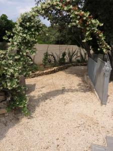 Maisons d'hotes La yourte de Nimes, spa , jacuzzi chalet logement insolite : photos des chambres