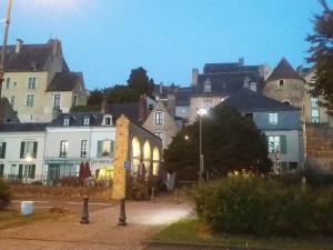 Logis Muraille Romaine, Centre Historique, Lit queen size