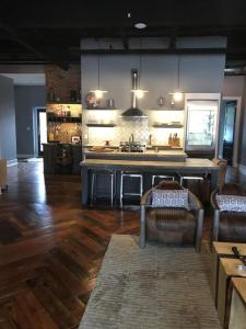 Superior Apartment room in Little Easy w/Big Easy Style Oxford