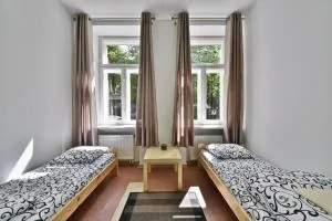 Laisves Avenue Hostel "Easy Kaunas" - 马里扬泊列
