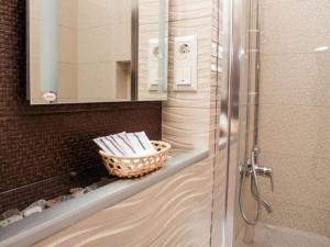 Apartment in the city center in the house with Atlantes