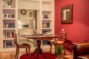 Elegant Supercentral Apartment