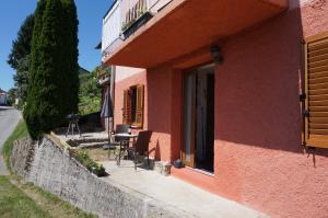 Valley View Apartment