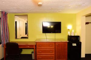 Queen Room with Two Queen Beds - Non-Smoking room in Royal Inn