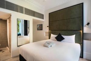 Deluxe Double Room room in Sydney Boutique Hotel