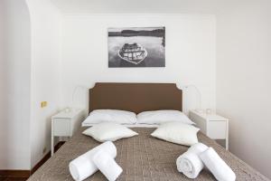 A World Aparts - 143 Sistina