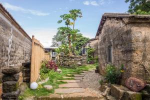 Qingyi Coral Rock Guesthouse