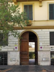 Domus Crescenzio - Guest House
