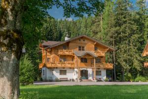 Bio-Holzhaus und Landhaus Heimat - 4hvězdičkové hotely ve městě Ramsau am Dachstein
