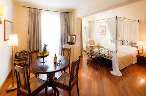 Junior Suite room in Cosmo Hotel Torri