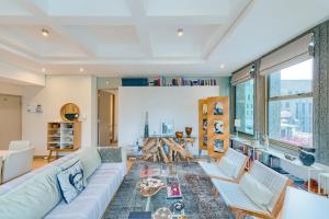 #1003 Cartwright - Stylish & Central