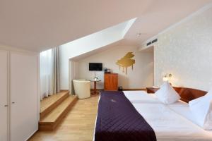Two-Bedroom Suite with Two Bathrooms room in Hotel Am Schubertring I Contactless Check In