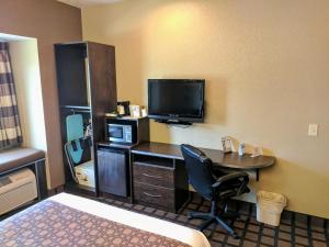 Queen Room - Disability Access - Non-Smoking room in Microtel Inn and Suites Montgomery