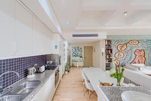 #1101 Cartwright - Chic Downtown Apartment
