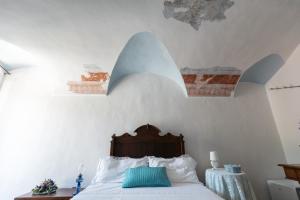 DUSSAIGA - Camera Del Fiordaliso