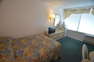 Deluxe Double Room with Side Sea View room in Sea Scape Inn