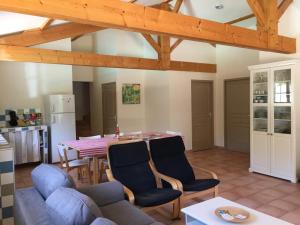 Maisons de vacances Gites Lencouet : Maison 4 Chambres