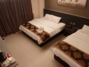 Golden Leaves Hotel