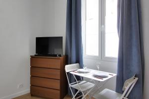 Pick a Flats Apartment in Montmartre - Rue des Martyrs studio