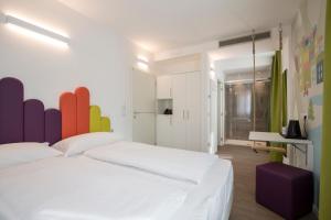 Standard Double or Twin Room room in Holiday IV Gardan
