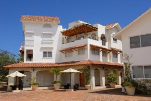 2BR 2BA Beachfront With View 71