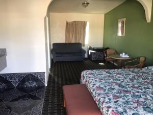 King Room room in Galleria Inn Montclair/Ontario