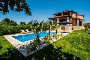 Holiday home Krase only 300m from sea