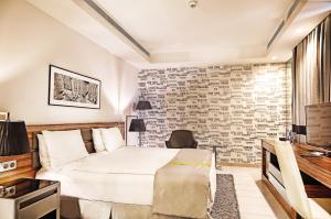 Standard Deluxe Single With City View room in Warwick Stone 55 Hotel Beirut