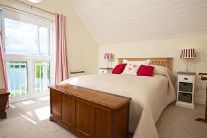 Three-Bedroom House room in Caterina Lake Lodge