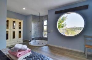 AlmenaraLove Bellaluna