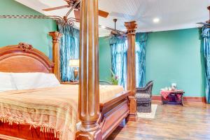 Colonial Suite @ Mahogany Hall