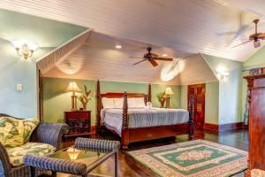 Toucan Suite @ Mahogany Hall