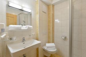 Standard Triple Room room in Posthotel Mayrhofen
