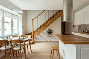 #stayhere - Spacious 2BDR Two Floor I Heart of Old Town