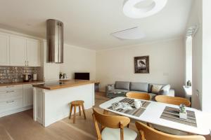 #stayhere - Spacious 2BDR Two Floor I Heart of Old Town