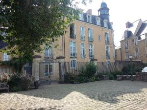 Appartements Petite Maison Romantique Coeur Historique Plantagenet, au calme : photos des chambres