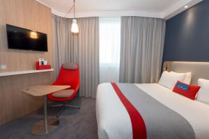 Hotels Holiday Inn Express Paris - Velizy, an IHG Hotel : photos des chambres