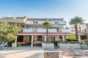 Apartments Galeb