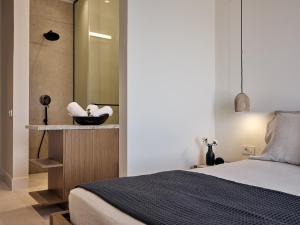 Niova Villa - Seafront, private pool and Ionian Sea Views, by ZanteWize