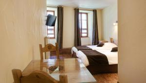 Hotels Hotel Du Commerce : photos des chambres