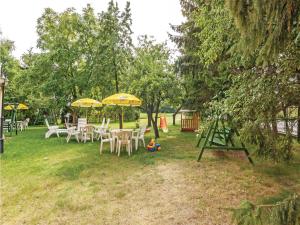 4 Bedroom Cozy Home In Grzybowo