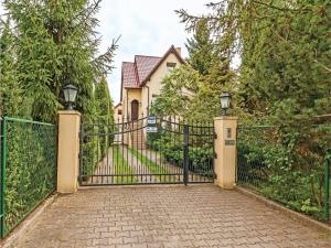 4 Bedroom Cozy Home In Grzybowo