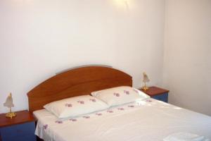 Apartments with a parking space Primosten - 4268