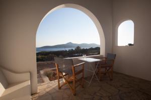 Oliaros seaside lodge Antiparos Greece