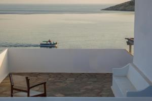 Oliaros seaside lodge Antiparos Greece