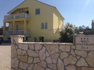 Miro Apartmani