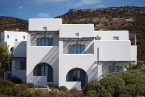 Oliaros seaside lodge Antiparos Greece