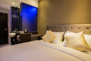 Phòng Loại Sang Giường Lớn (Deluxe King Room)