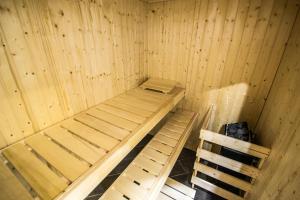 Brooklyn Sauna Apt by Ruterra