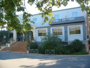 Hôtel restaurant LOGIS HOTELLERIE DE BALAJAN - 维克拉加尔迪奥勒